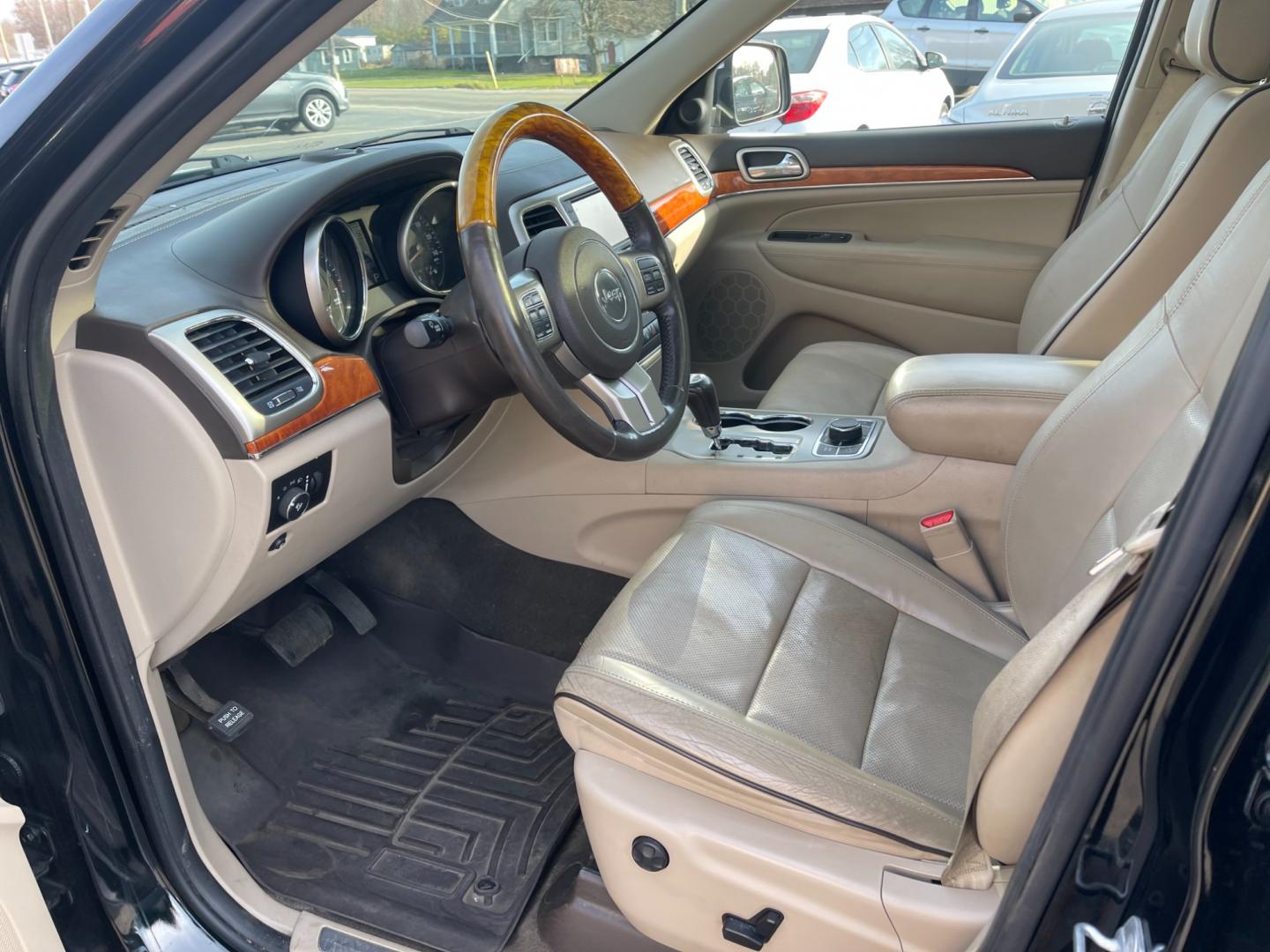 2013 Black /Gray Jeep Grand Cherokee (1C4RJFCG5DC) , located at 547 E. Main St., Orwell, OH, 44076, (440) 437-5893, 41.535435, -80.847855 - Photo#17